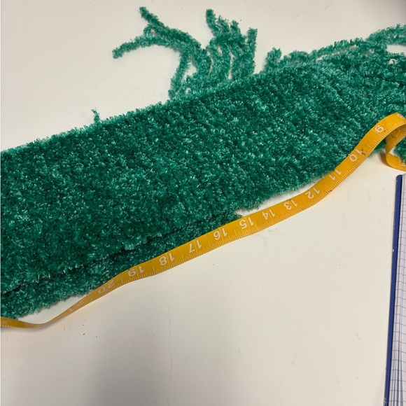 Emerald Green Textured Scarf SKU 5012 - Picture 4 of 5